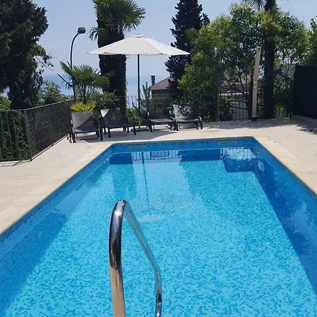 Maria 10 With Swimming Pool Apartmán *