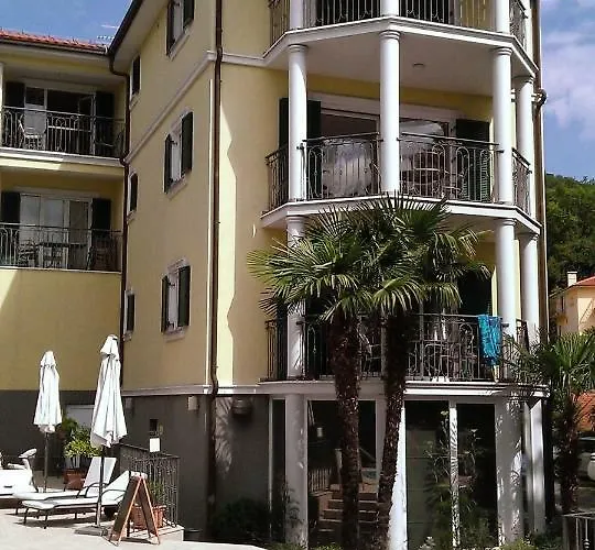 Apartament Maria 10 With Swimming Pool
